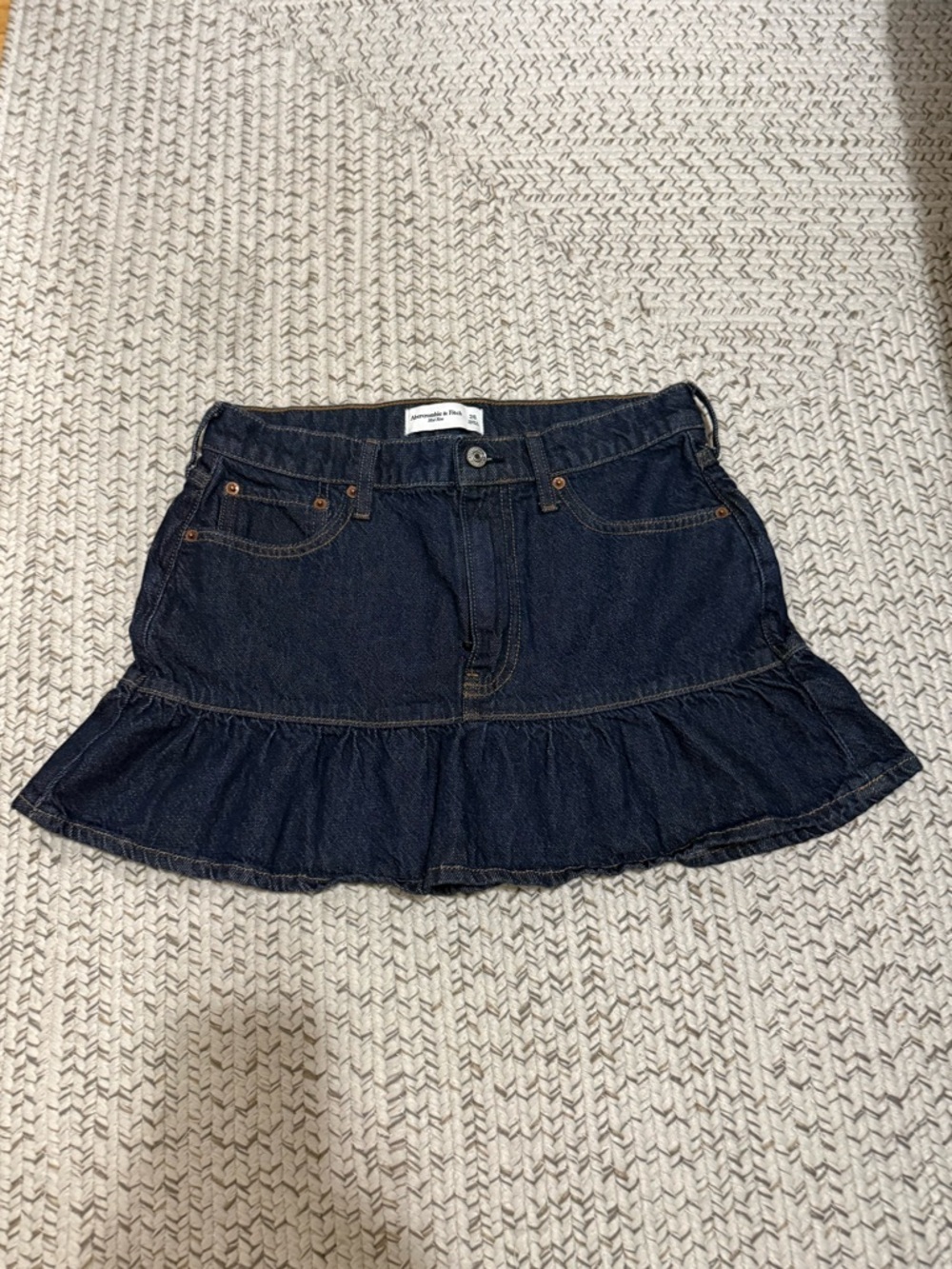 Abercrombie Mid Rise Drop-Waist Ruffle Denim Mini Skirt – Rinse Blue - Picture 7 of 9